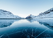 嘴部遭队友误伤缝八针！莱昂纳德意外离场吓坏乔治