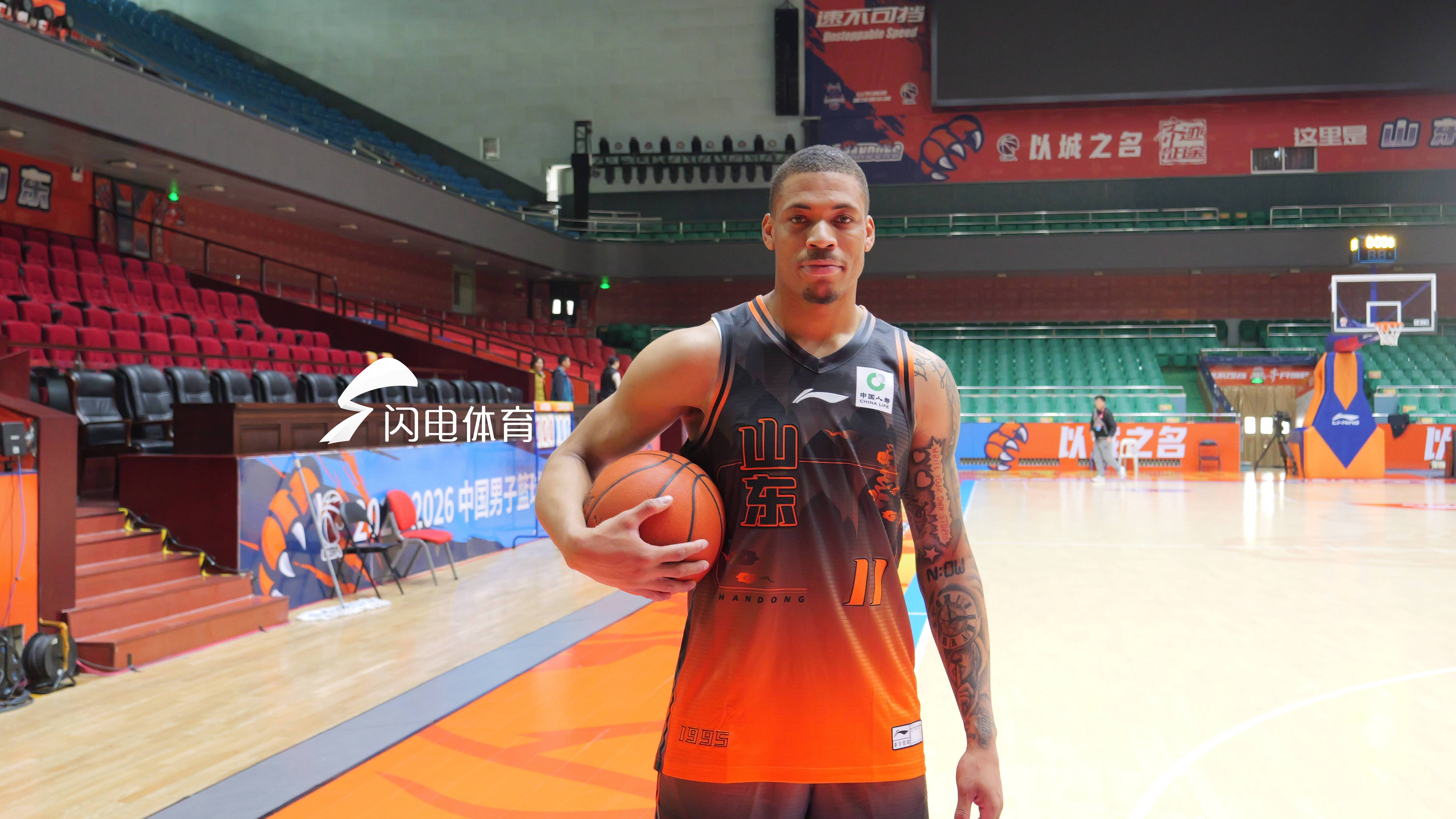 世界杯直播客户端下载-山东高速主场迎战江苏，新外援今晚将迎首秀，邱彪透露琼斯伤情