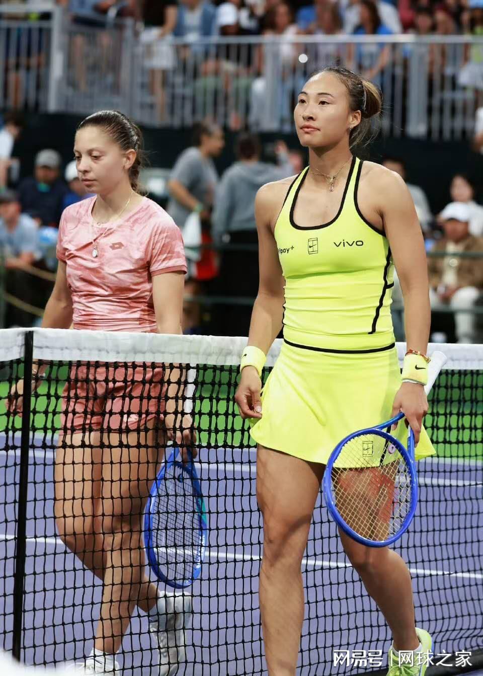 世界杯赛事直播平台-郑钦文出局舆论又炸了！网友喊新教练下课，一姐罕见承认处于低谷